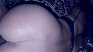 एनेस्थीसिया गैस के साथ गोरी हैंड ओवर माउथ हैंडजॉब