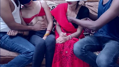 वह अपने कमरे में प्रवेश करती है और उसे मुश्किल से चोदती है
