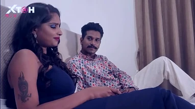 बोर हो चुकी गर्लफ्रेंड को कुछ मज़ा दे रहा है लड़का