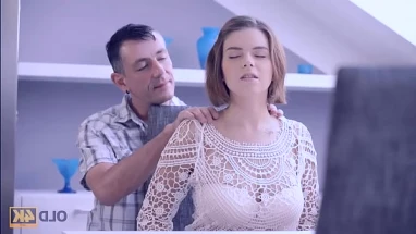 अंधा सड़क पर तारीख busty मोनिका सिखाता है एक शर्मीला चीनी आदमी कैसे करने के लिए भाड़ में जाओ