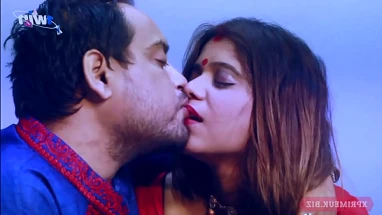 सींग का बना हुआ स्टड पीटने सेक्सी गोरे लोग तंग गधा सोफे पर