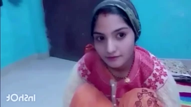 अदरक खाल उधेड़नेवाला मैडी कॉलिन्स यह सब उसके शैंपेन कमरे में करता है